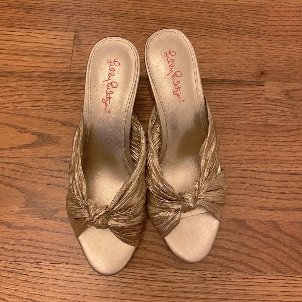NWOT Lilly Pulitzer gold heels